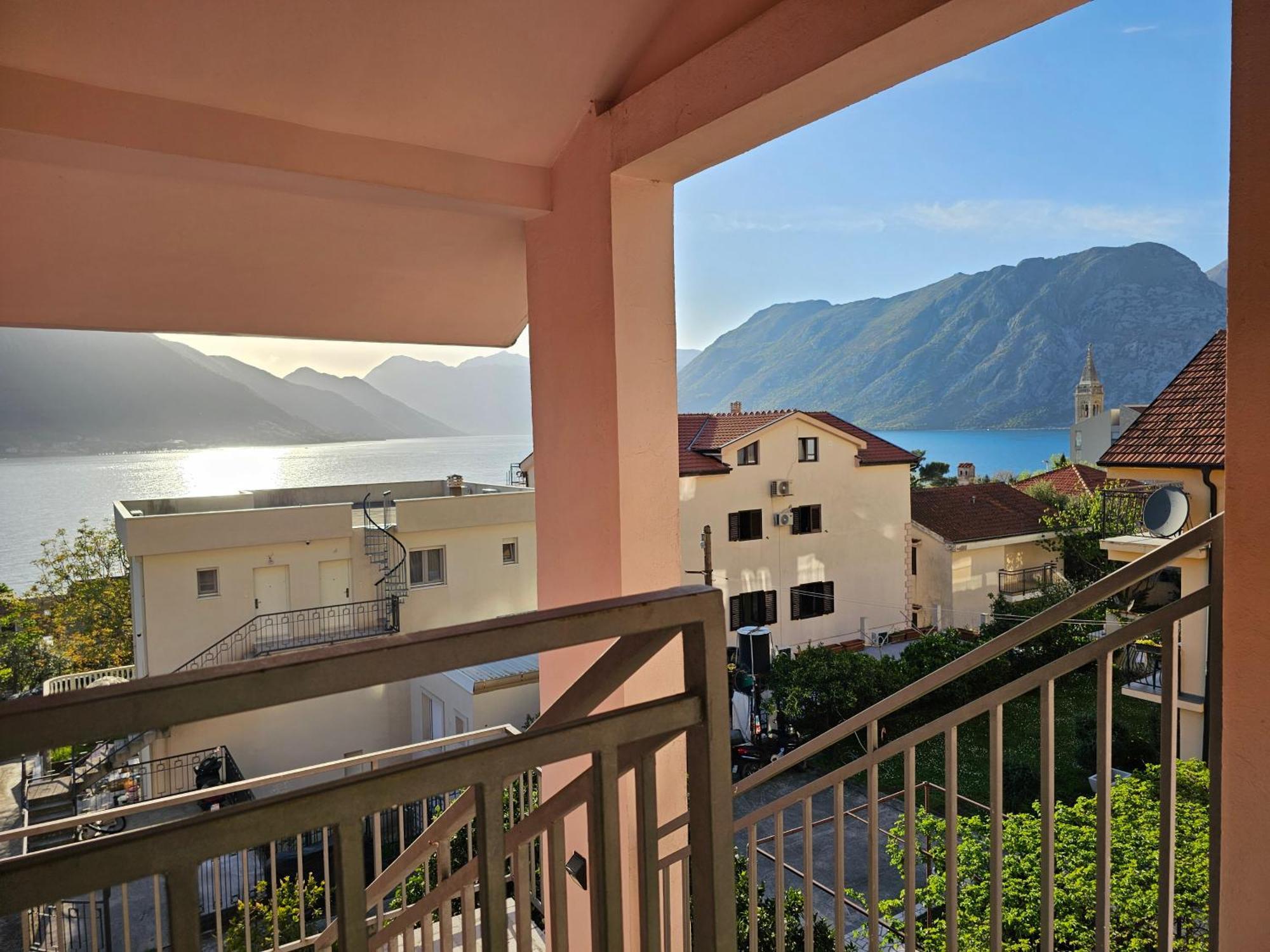 Modern Seaside Escape - Stunning Sea View - Private & Stylish Apartment Kotor Exterior foto